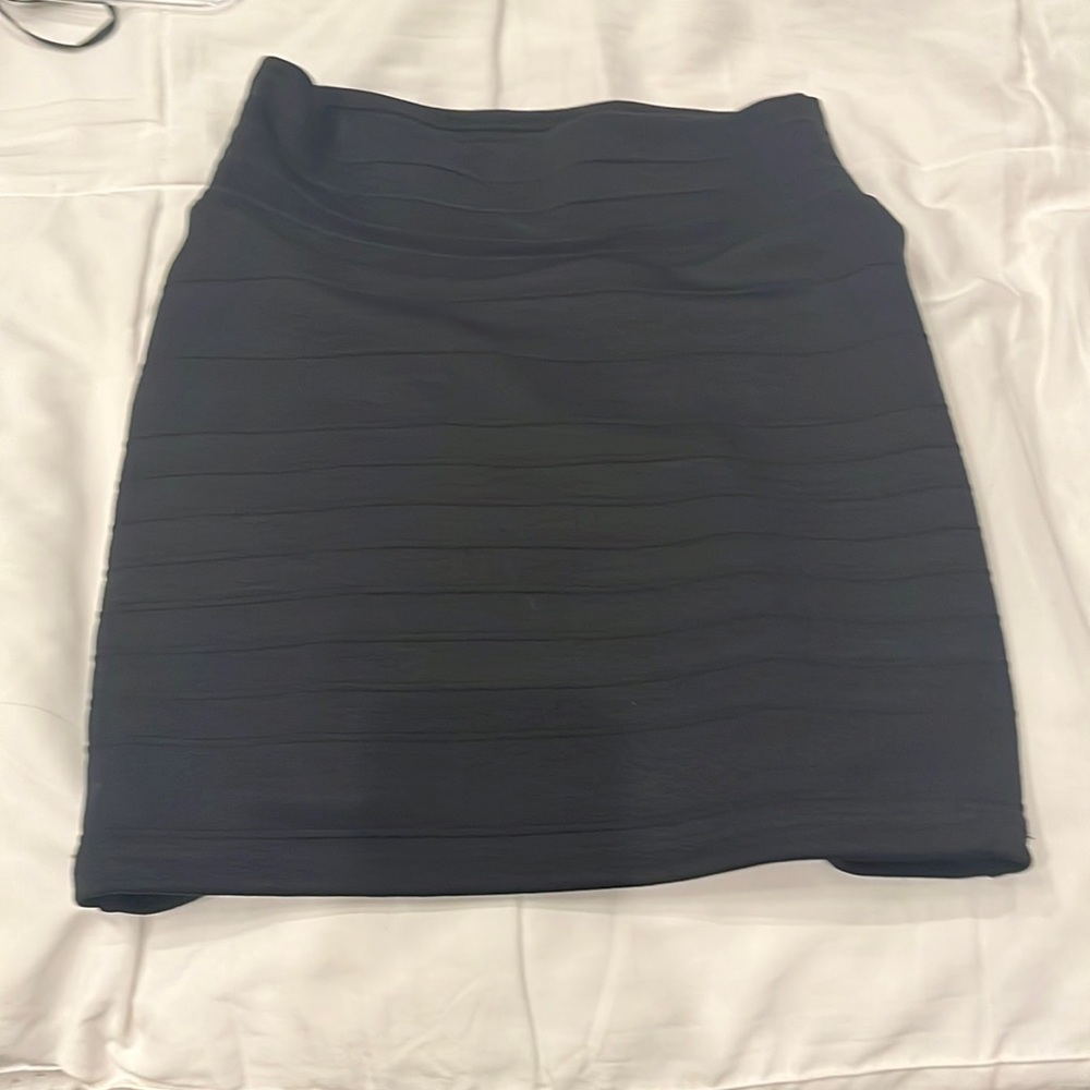 Un deux trois TIGHT SKIRT. KIDS MEDIUM. SO SO CUTE.